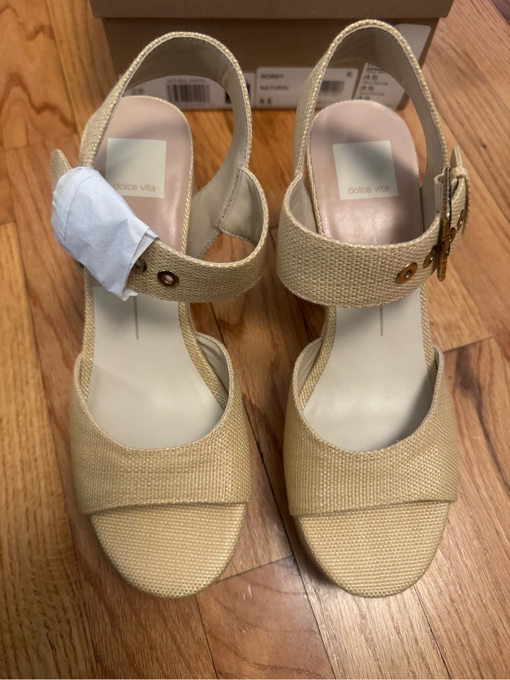 NEW never worn!! Dolce Vita Natural Raffia Wedge Sandals in Tan